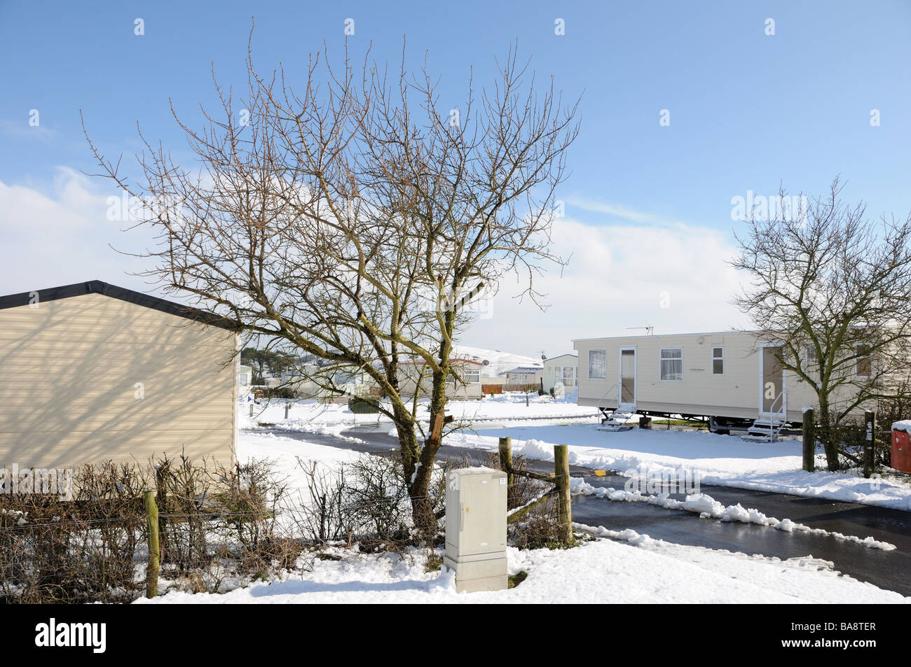 Wohnmobilstellplatz im Schnee Stockfoto