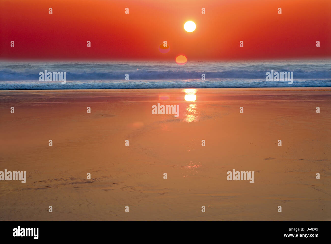 Portugal, Algarve: Sonnenuntergang am Strand Praia Do Tonel Stockfoto