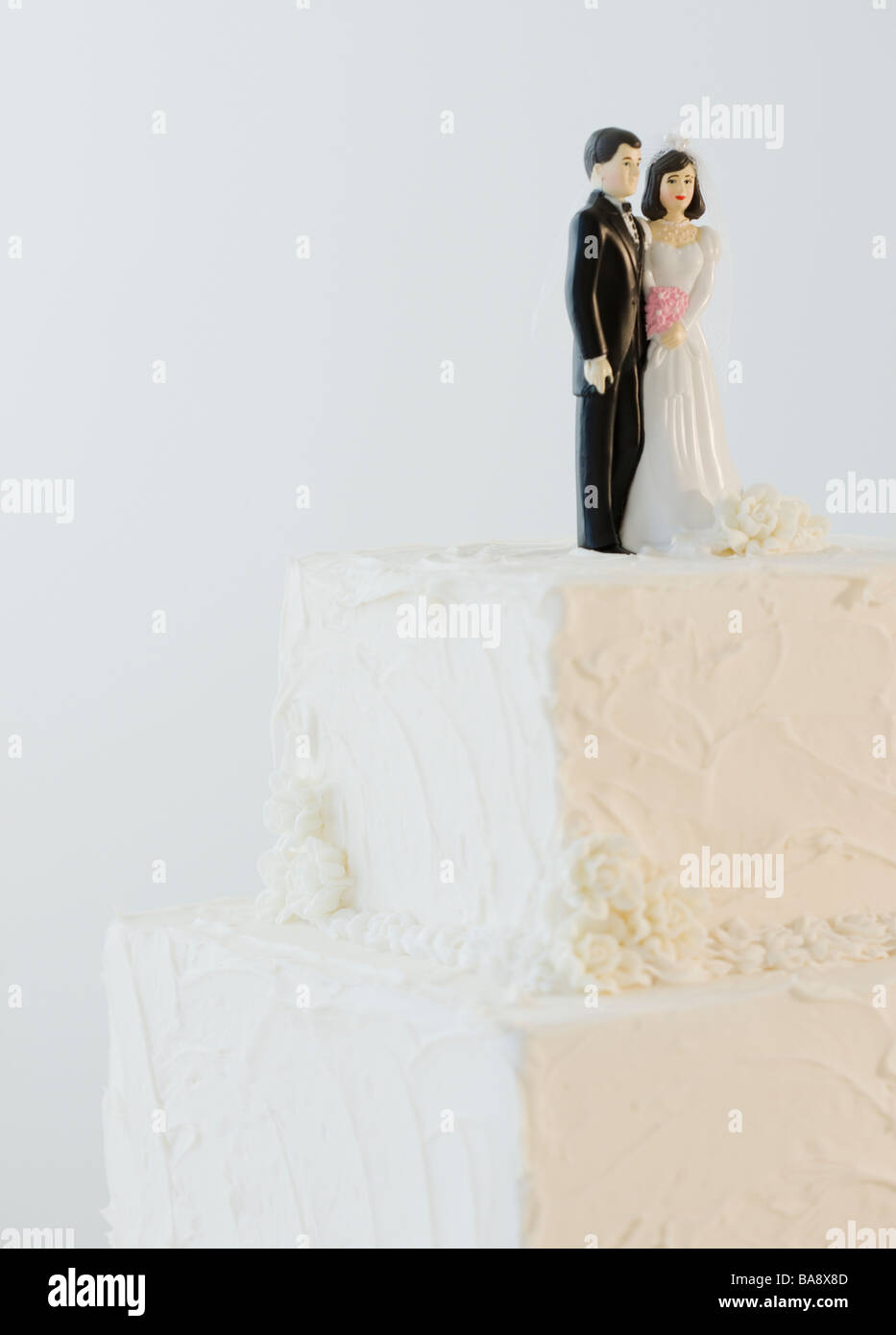 Hochzeitstorte Topper auf Kuchen Stockfoto