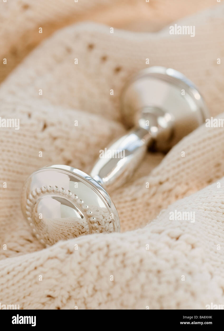 Nahaufnahme von Silber Babyrassel Stockfoto