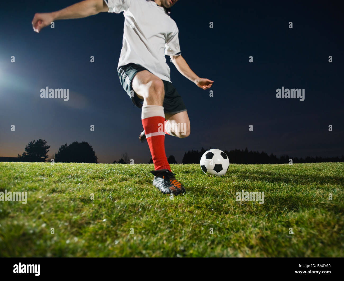 Fußball Spieler munter Stockfoto