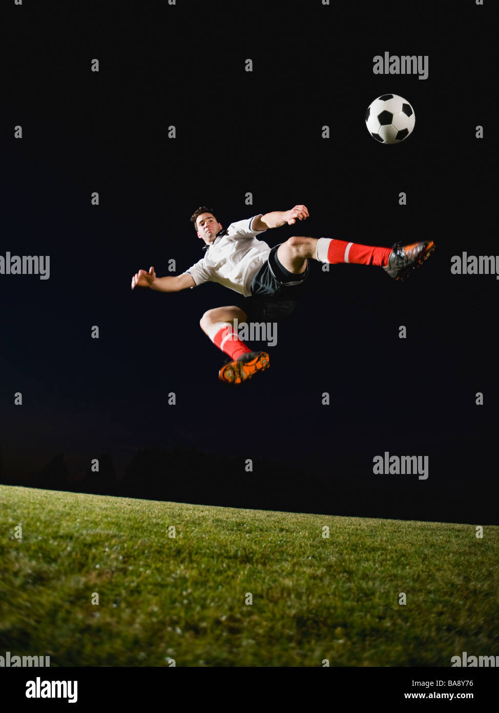 Fußball Spieler munter Stockfoto