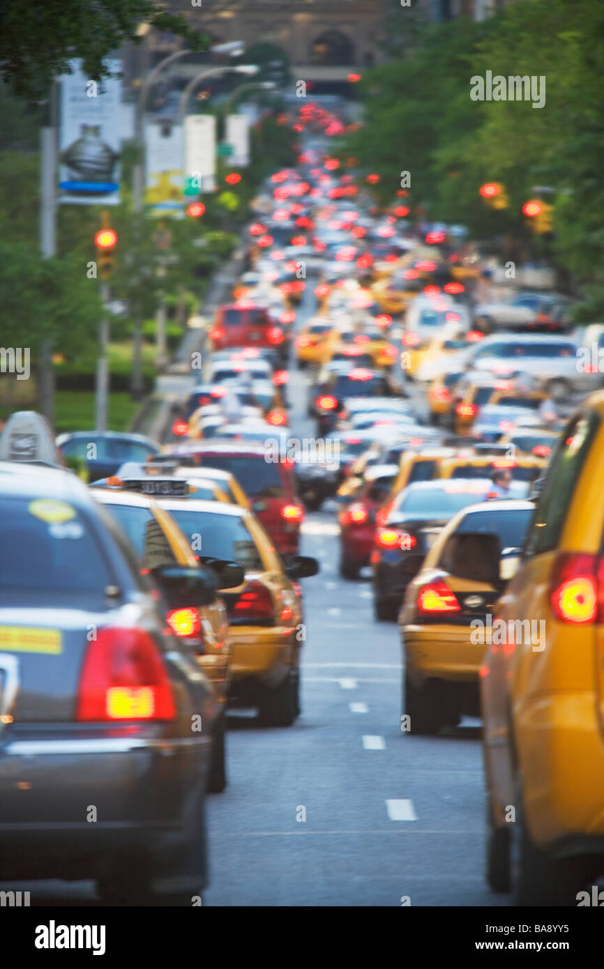 Taxis im Feierabendverkehr Stockfoto