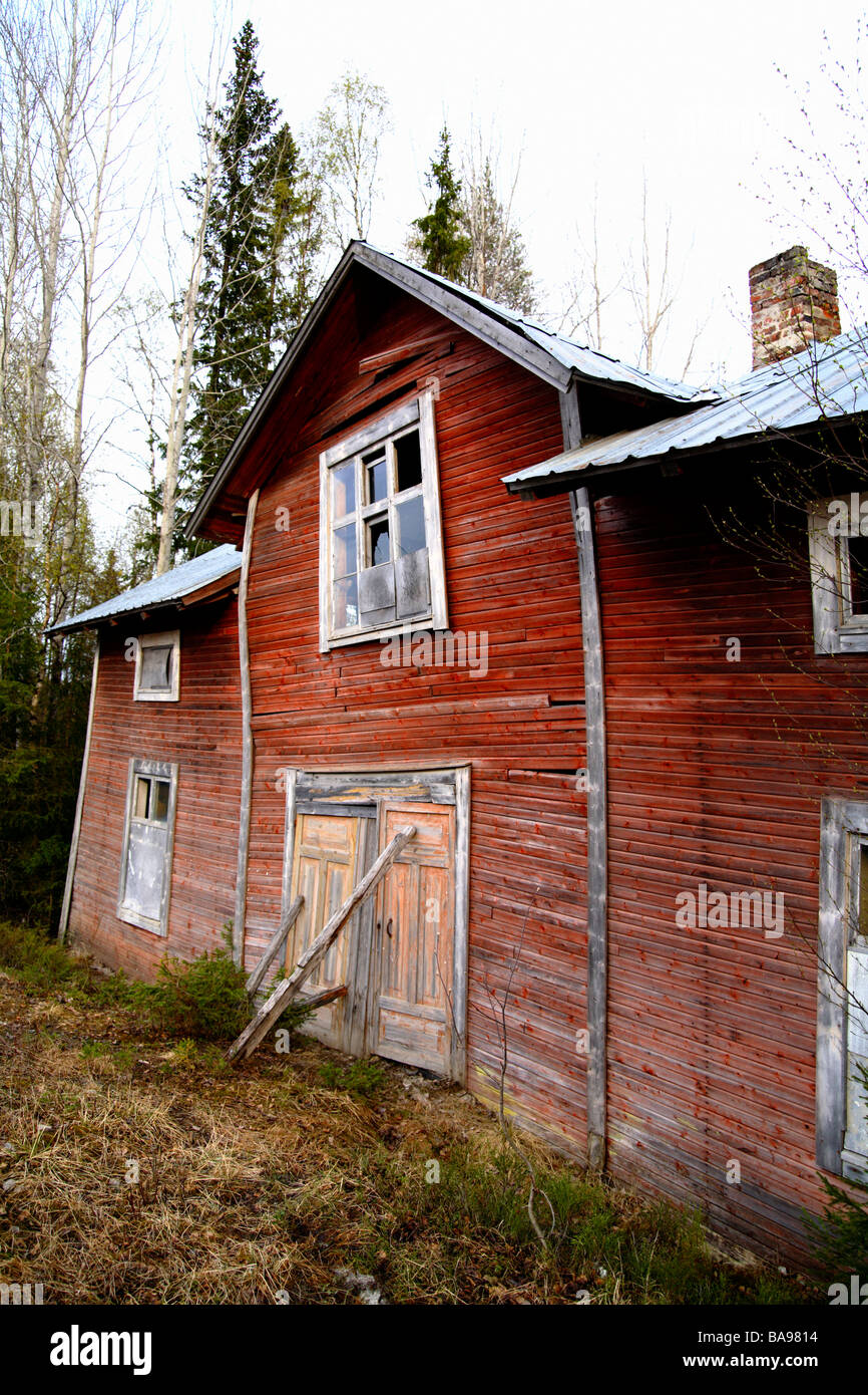 Ein Haus zu fallen nach unten Vasterbotten Schweden Stockfoto