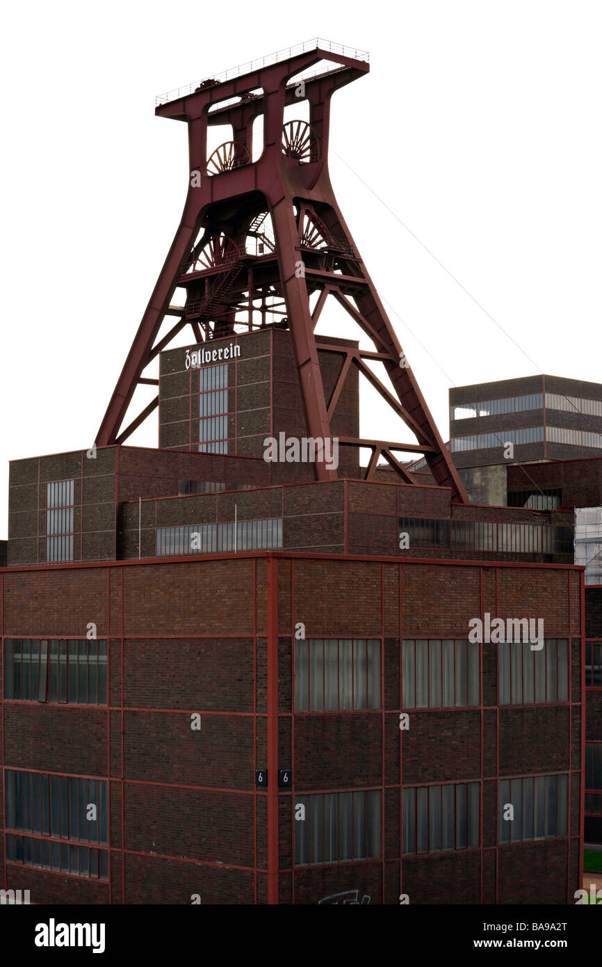 Bau- und gewundenen Turm von Schacht 12 am UNESCO-Welterbe Zollverein Coal Mine Industriekomplex, Essen Stockfoto