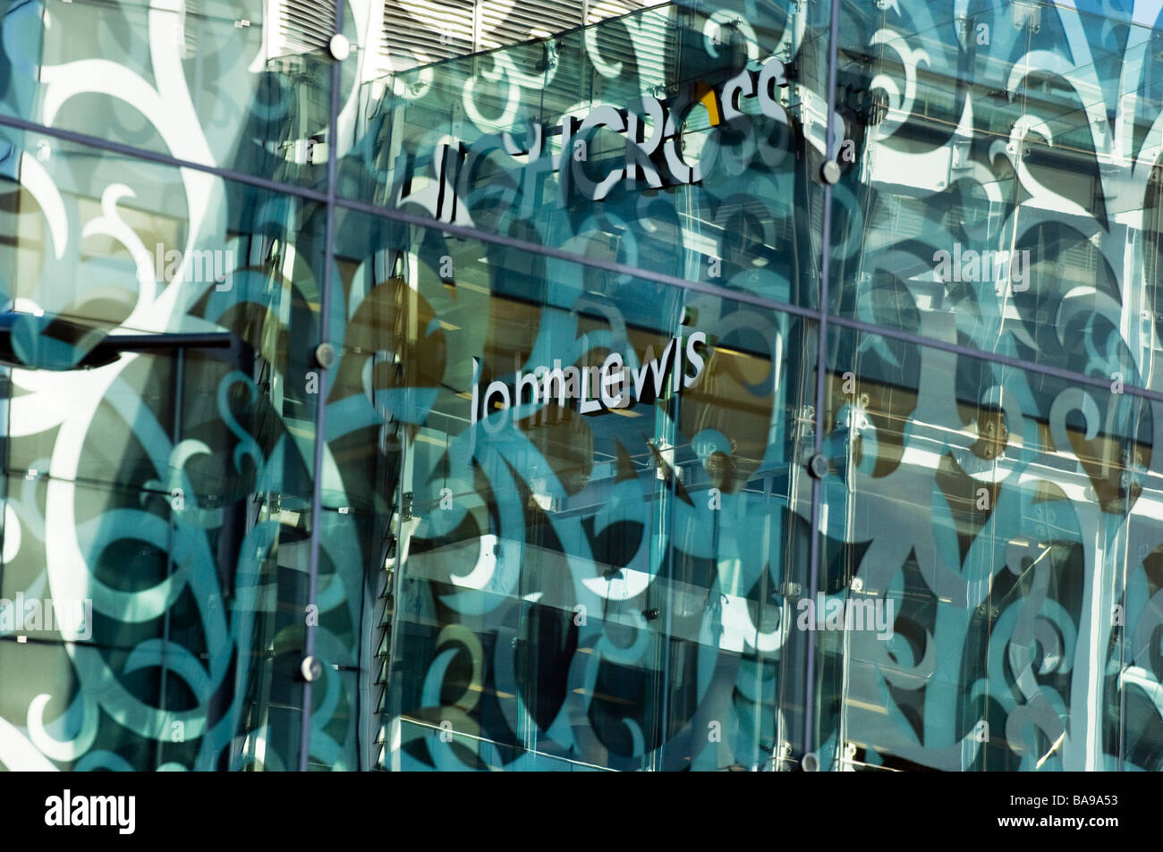 Die markante neue moderne Architektur des Glases Frontmann John Lewis-Store in Leicester Highcross Shopping Center. Stockfoto