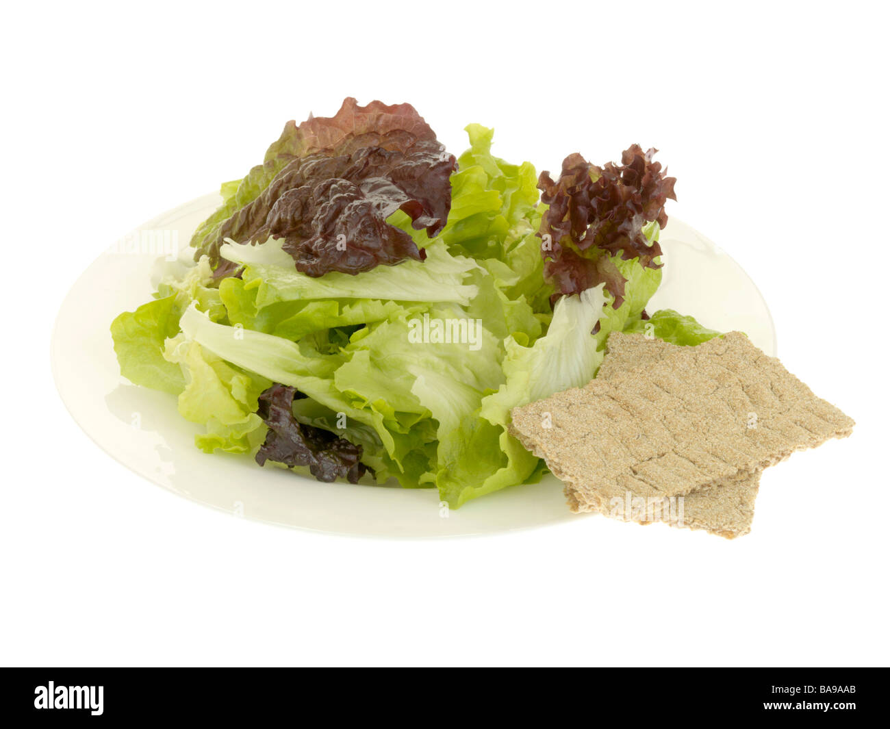 Grüner Salat mit Getreidescheiben Stockfoto