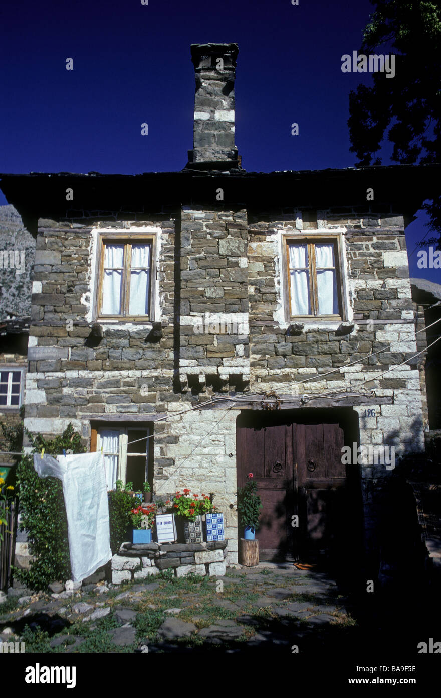 Haus, Häuser, Stein Gebäude, Stein, Dorf von Tsepelevo, Tsepelevo, Zagoria District, Pindos-Gebirge, Epirus, Griechenland, Europa Stockfoto