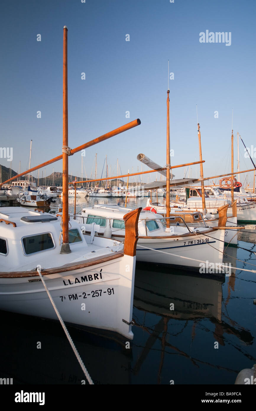 Sonnenuntergang Segelboote im Hafen Stockfoto