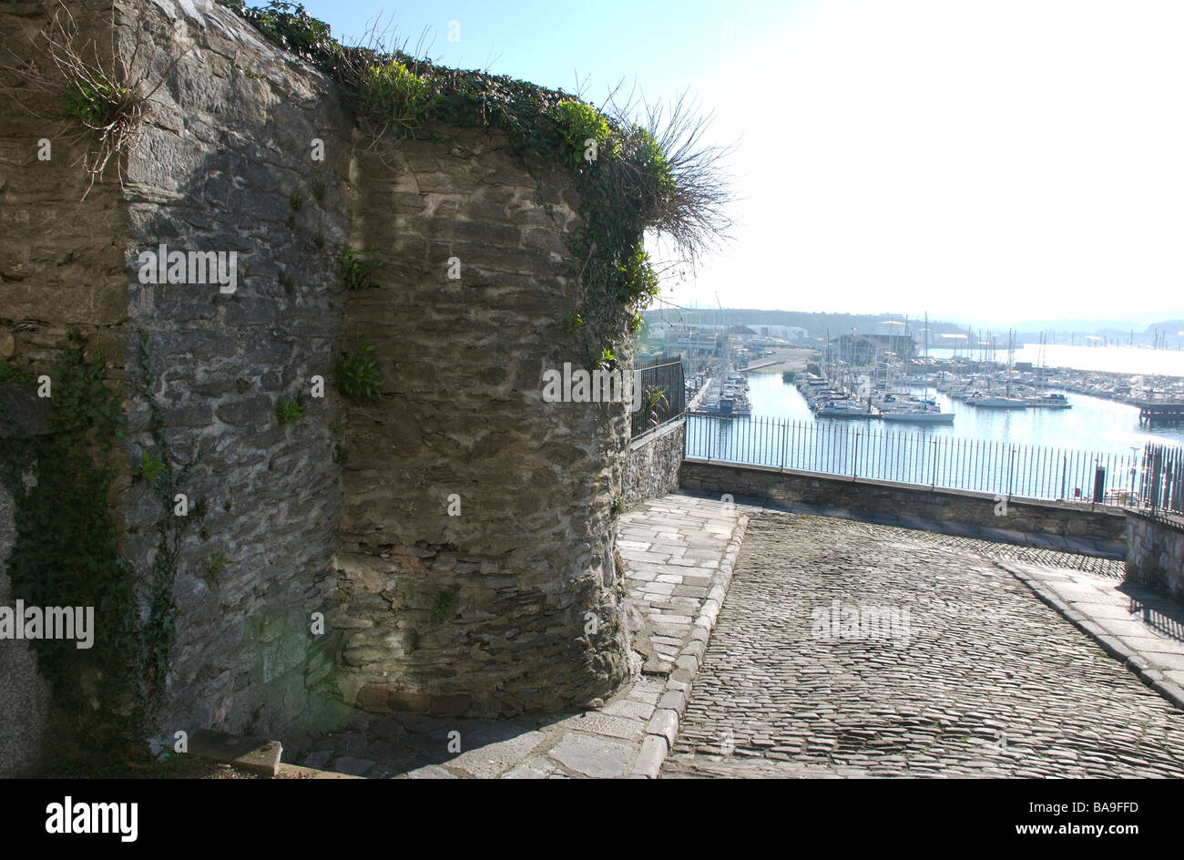 Reste des Turmes und der alten Plymouth Burg Barbican, Plymouth, Devon, UK Stockfoto