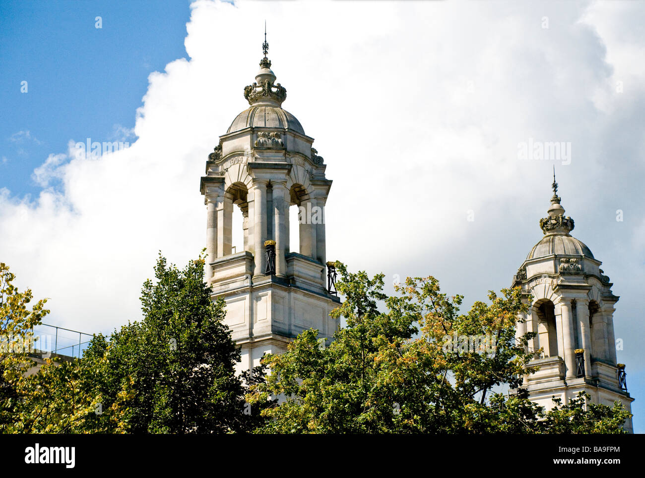 Cardiff City Hall Türme im Cathays Park Stockfoto