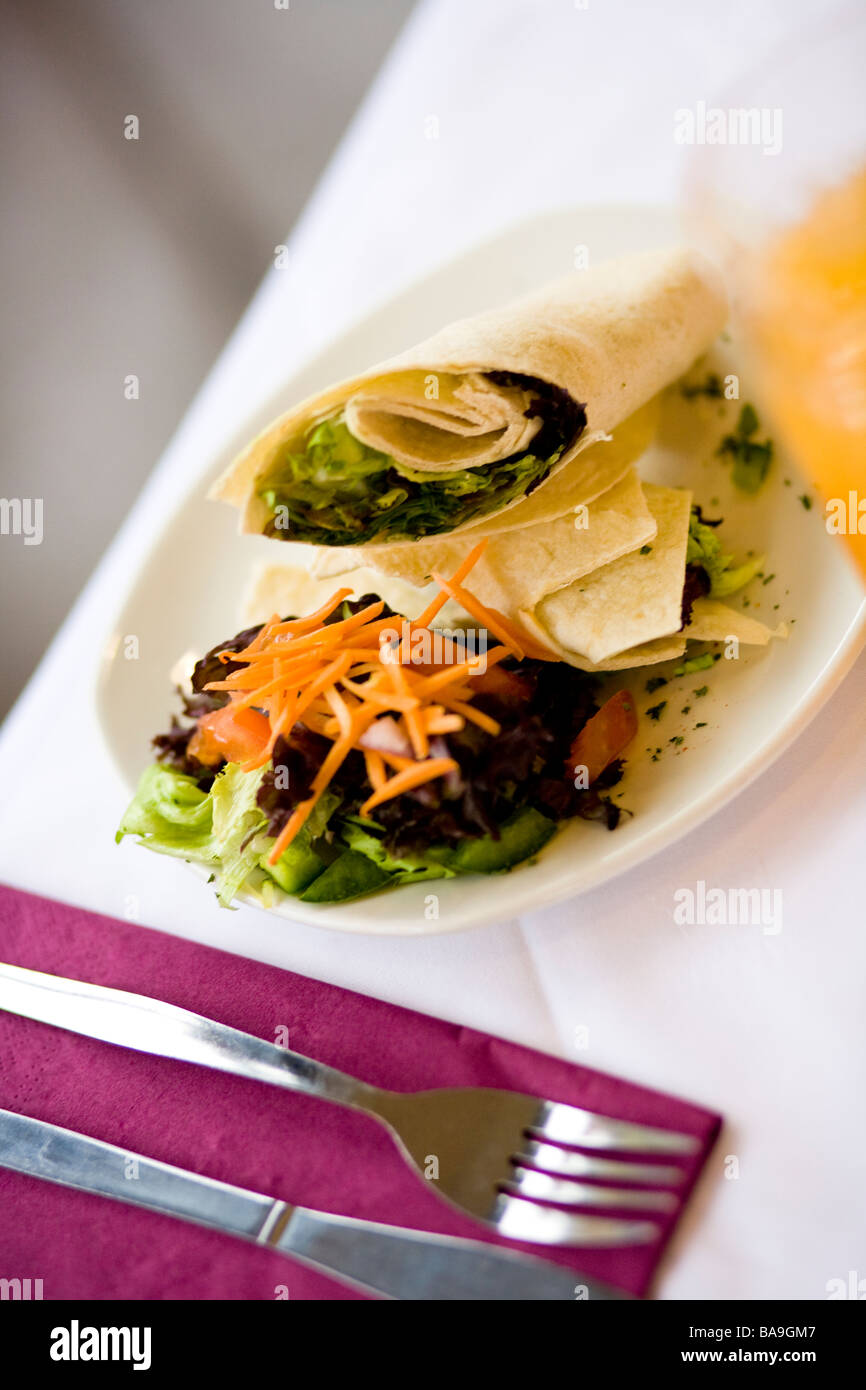 Vegetarische mexikanischen Fajitas wickeln Salat sandwiches Stockfoto