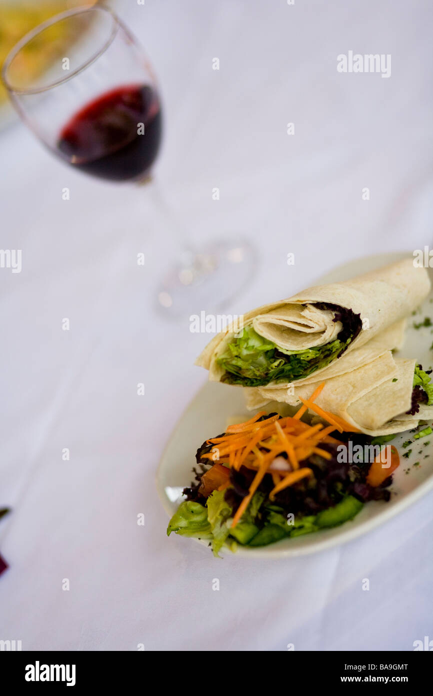 Vegetarische mexikanischen Fajitas wickeln Salat sandwiches Stockfoto