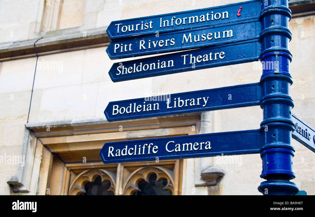 Oxford, England, Vereinigtes Königreich. Wegweiser zu den wichtigsten Sehenswürdigkeiten Stockfoto