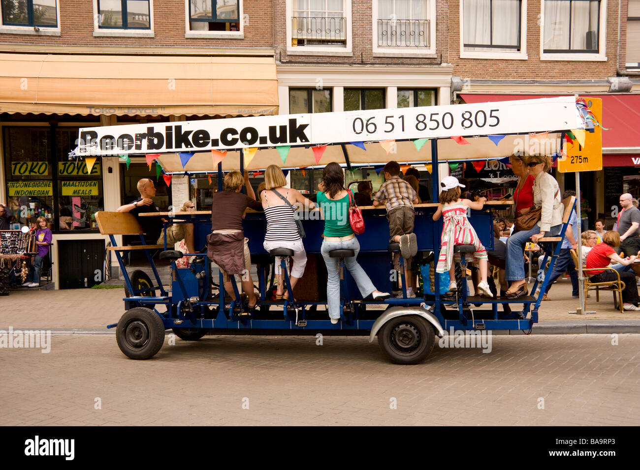 eine mobile Bar, bekannt als die lustigsten stationär in einer Amsterdamer Straße Stockfoto