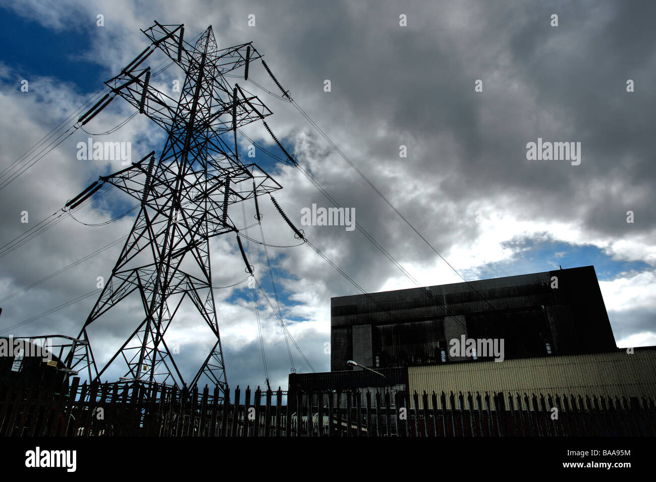 Heysham Nuclear Power Station und Strom plyon Stockfoto