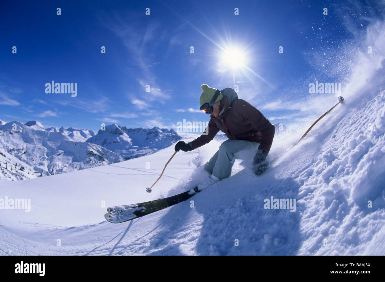 Frau Skifahren in Lech, Österreich. Stockfoto