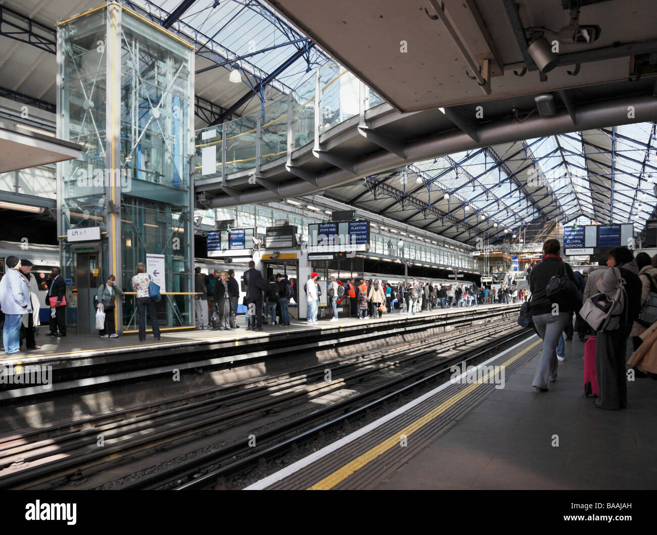 Im Inneren u-Bahn Earls Court Station London England UK Stockfoto