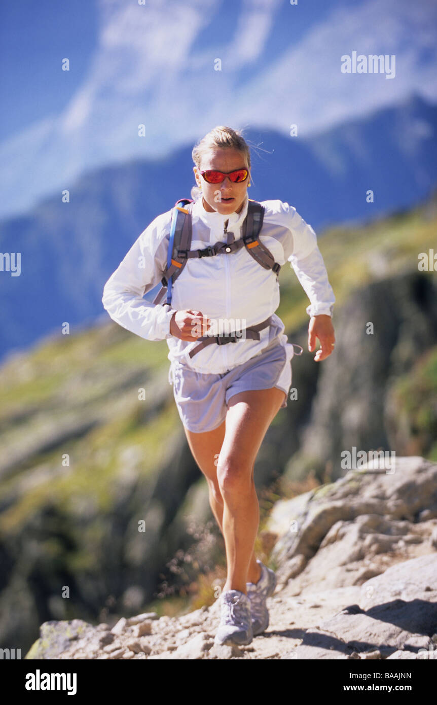 Trailrunning-Frau am Brévent, Chamonix, Frankreich. Stockfoto