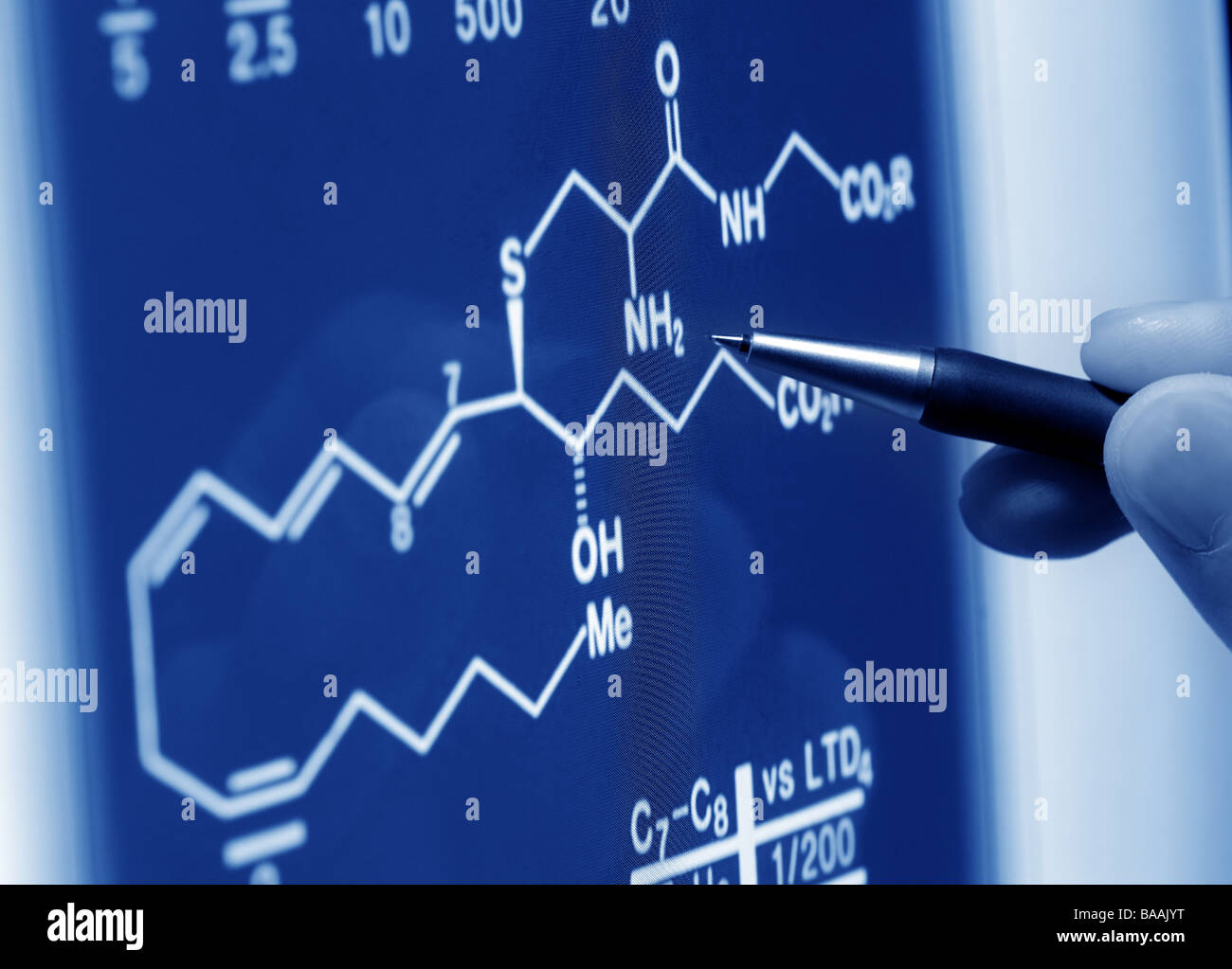 Chemie-Formel auf dem Bildschirm analysieren Stockfoto