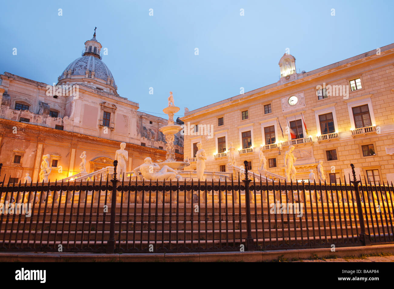 Platz Pretoria Pretoria, Springbrunnen, Palermo, Sizilien, Italien Stockfoto