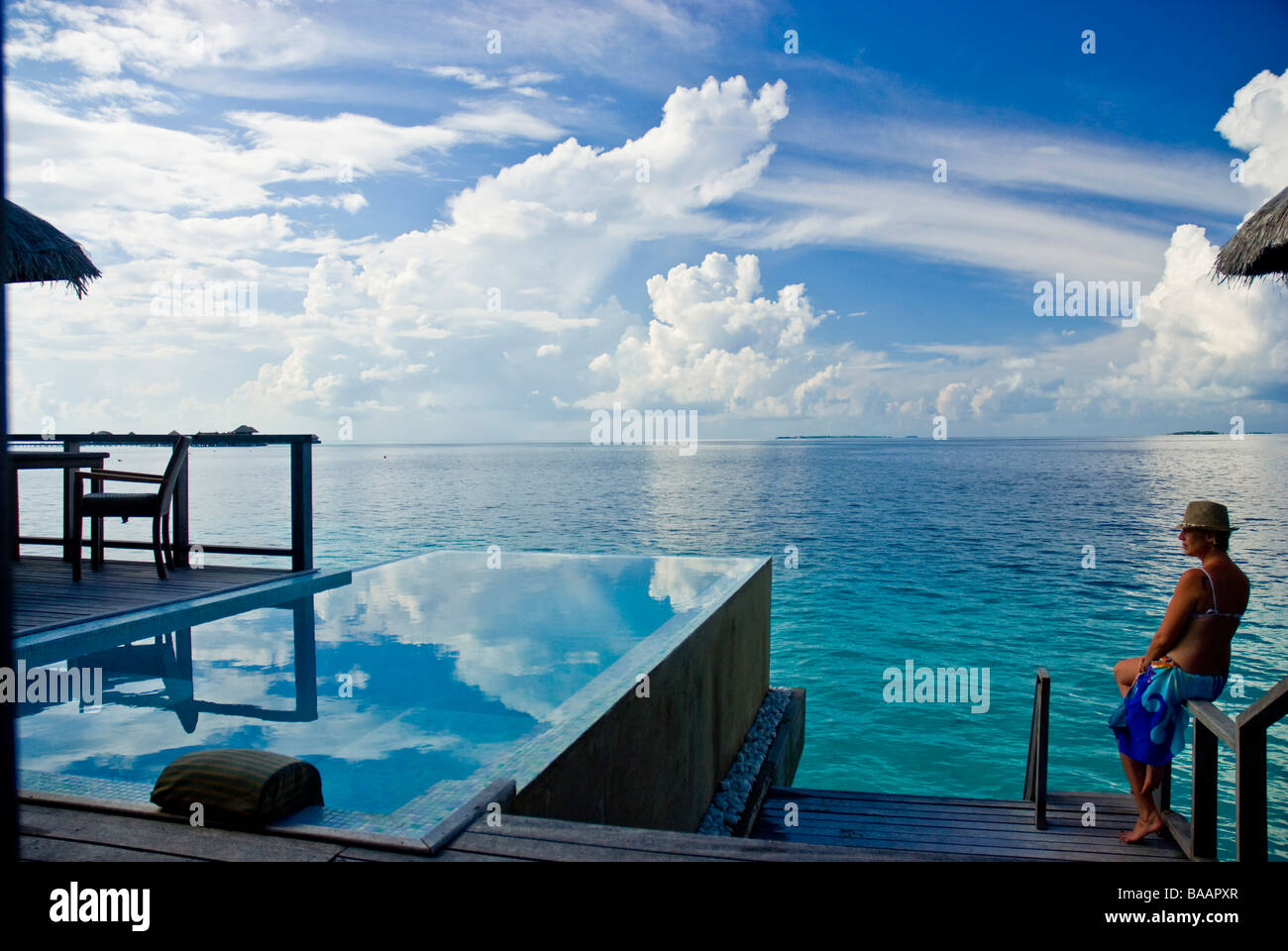 Wasservilla Sonnendeck und Pool Coco Palm Bodu Hithi Bodu Hithi Insel Male Atoll Malediven Indischer Ozean Nordasien zu entkommen Stockfoto