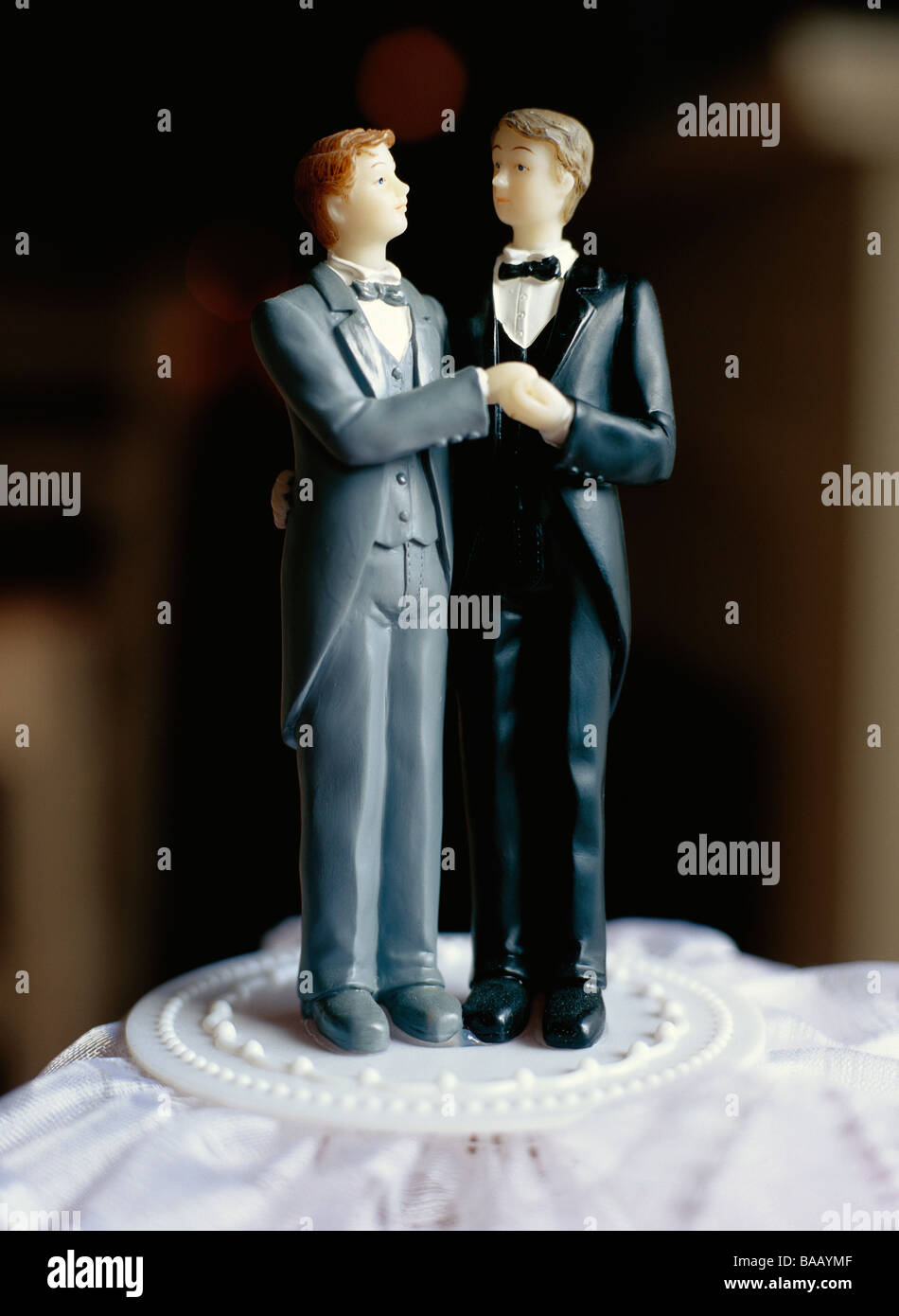 Ein schwuler Brautpaar auf der Torte, Schweden. Stockfoto