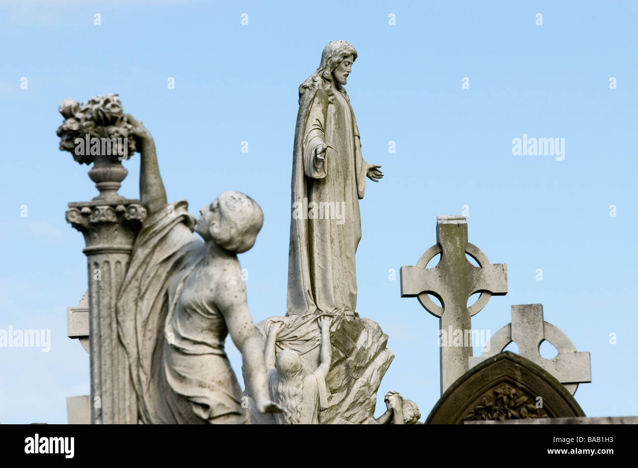 Marmorstatue von Jesus im Friedhof Stockfoto