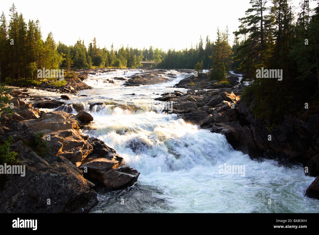 Einem rauschenden Fluss Schweden Stockfoto