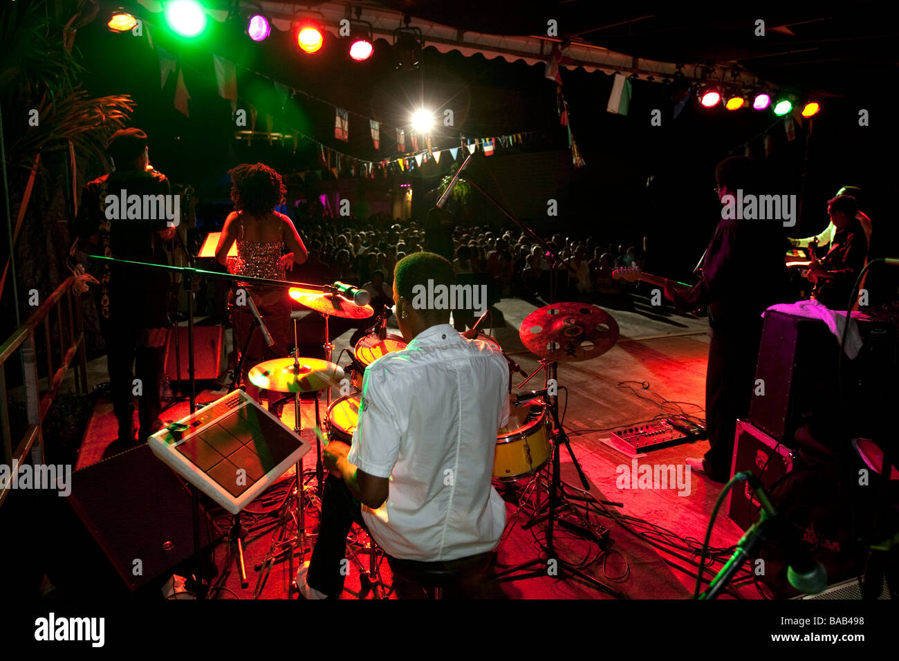 Publikum Uhren Zouk Flam Französisch karibischen Musik band SB Jam Musik Festival Gustavia St Barts Stockfoto