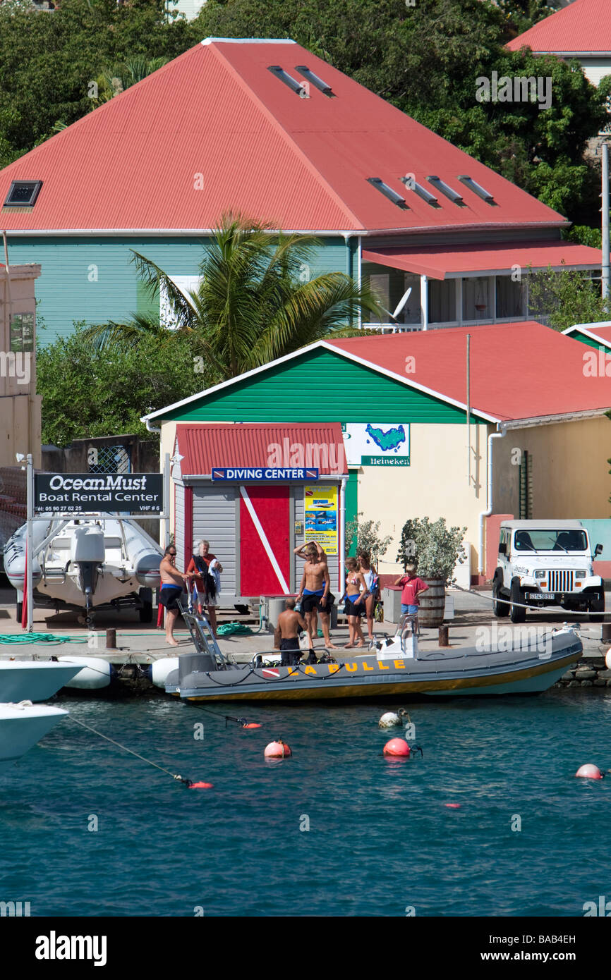 Aufblasbare Tauchboot ist bereit, Dock verlassen Gustavia port St. Barts Stockfoto