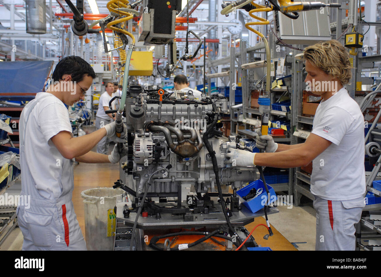 Motorenmontage im Audi-Werk Ingolstadt, Deutschland Stockfoto