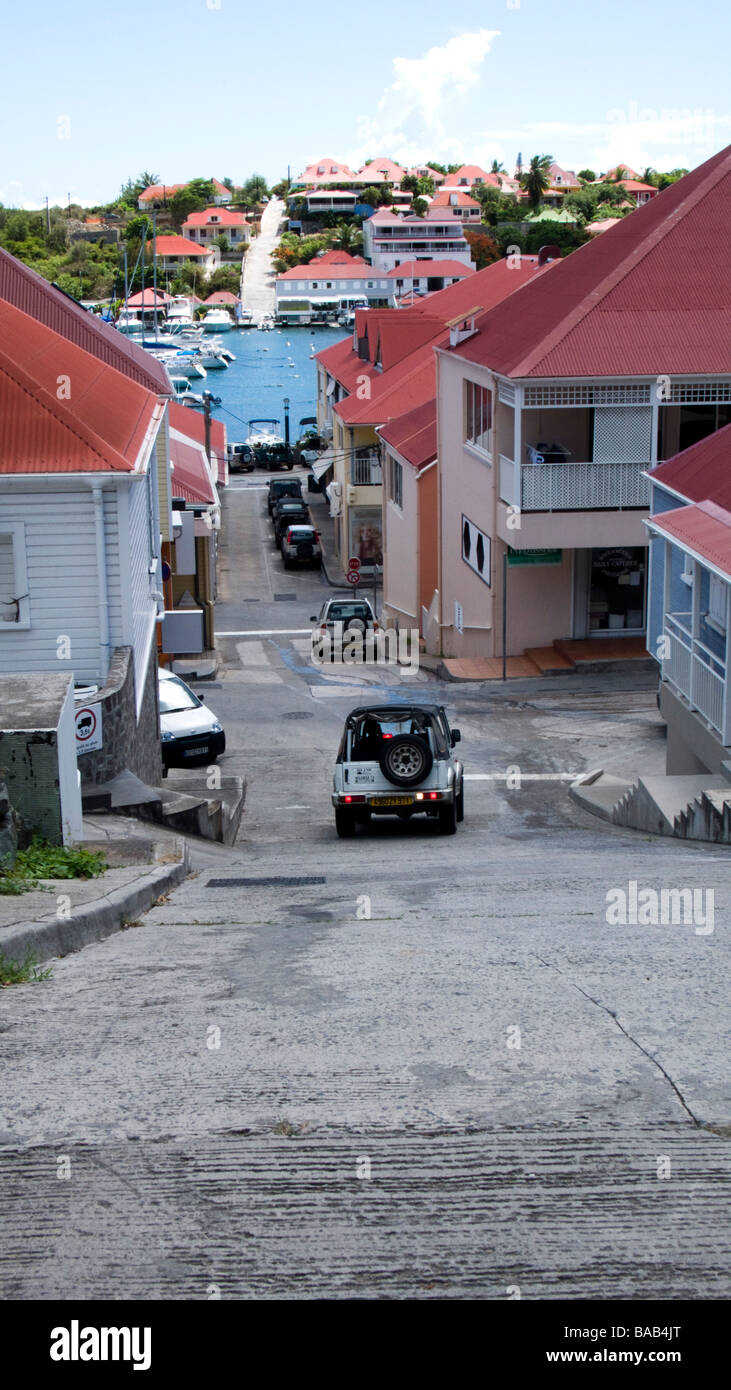 Steile schmale Straße Gustavia St Barts Stockfoto