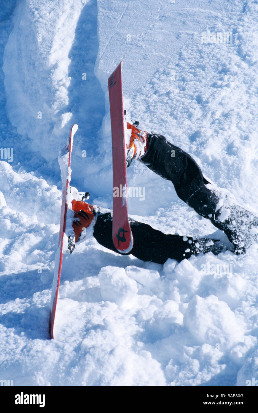 Ein Skifahrer im Schnee. Stockfoto