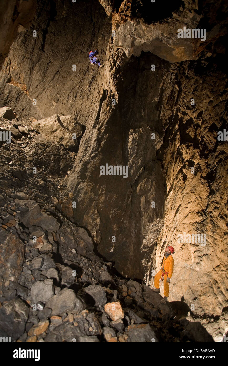 Tiefen unterirdischen am Fuße einer großen Welle genannt "Oblivion" in The White Mts auf Kreta Stockfoto