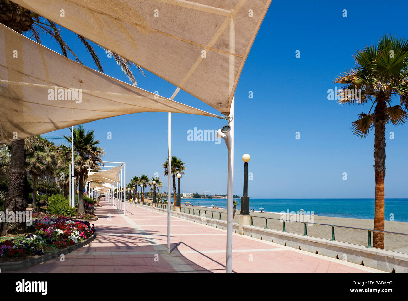 Strandpromenade, Estepona, Costa Del Sol, Andalusien, Spanien Stockfoto
