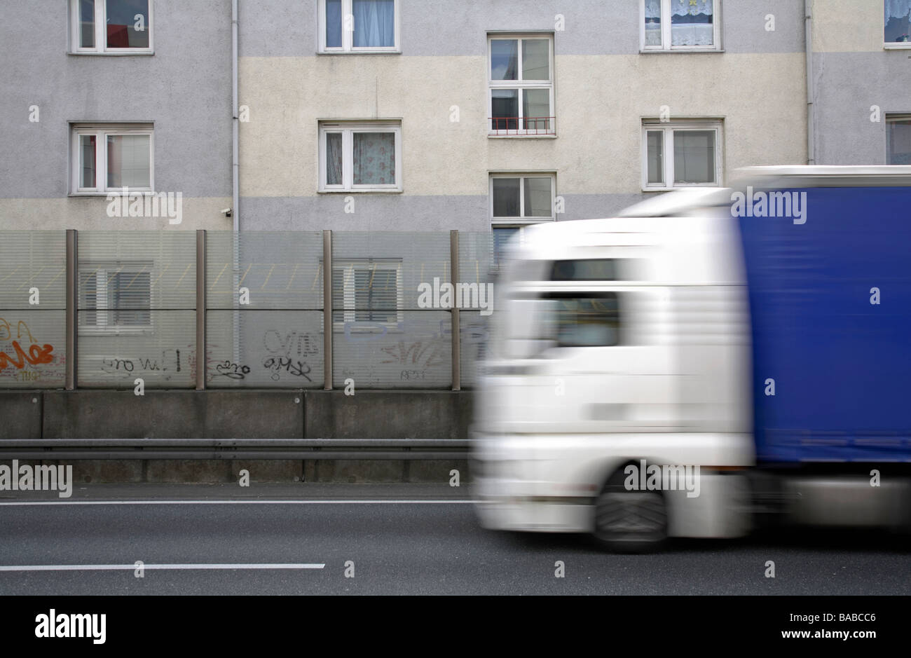 Feierabendverkehr auf der Autobahn A40, Essen, Deutschland Stockfoto