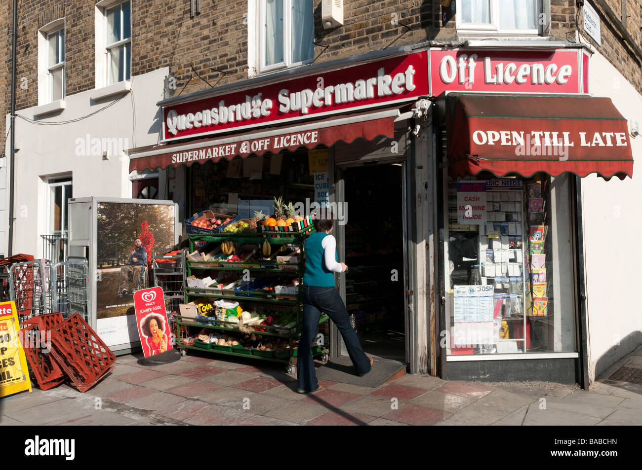 Örtlichen Tante-Emma-Laden in Hackney London England UK Stockfoto