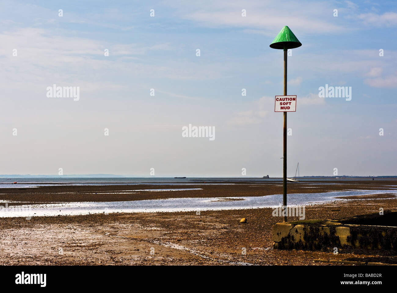 Ein Warnsignal an einem Mast am Strand von Southend on Sea in Essex.  Foto von Gordon Scammell Stockfoto
