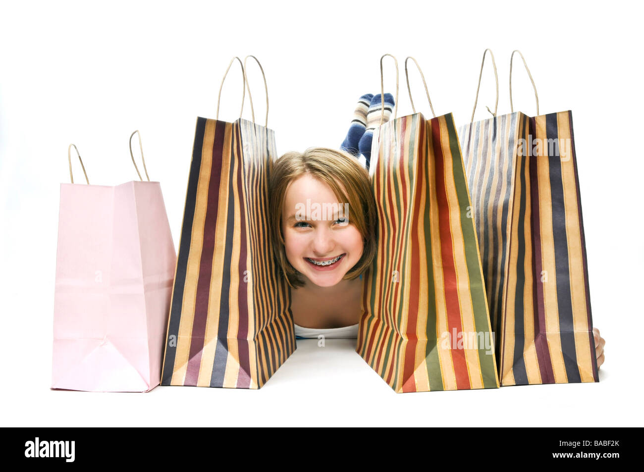 Glücklich Teenager-Mädchen mit vielen Einkaufstüten Stockfoto