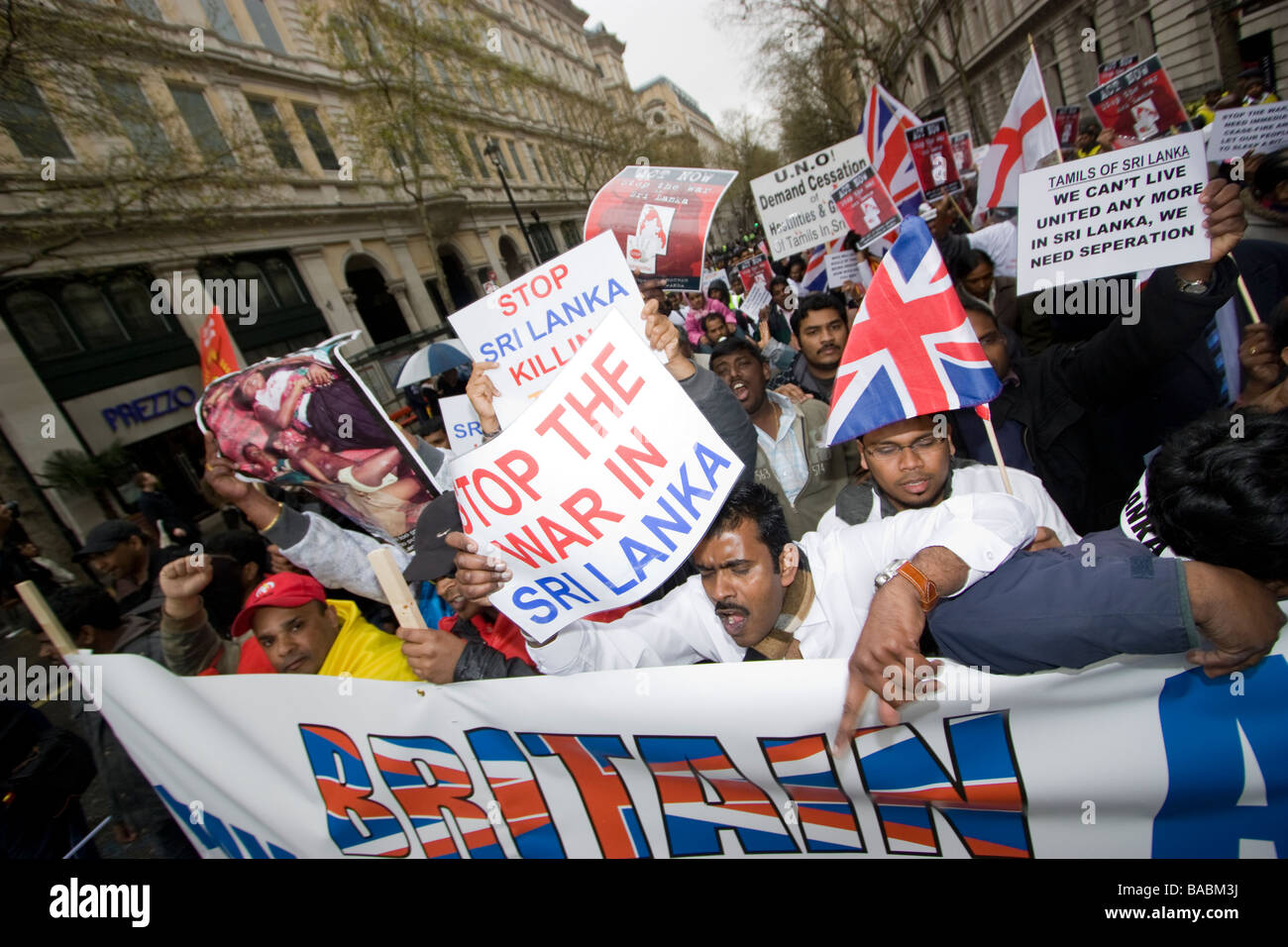 Die ethnische tamilische Gemeinschaft in Großbritannien marschiert in London, Großbritannien, um gegen den anhaltenden Völkermord-Krieg in Sri Lanka zu protestieren Stockfoto