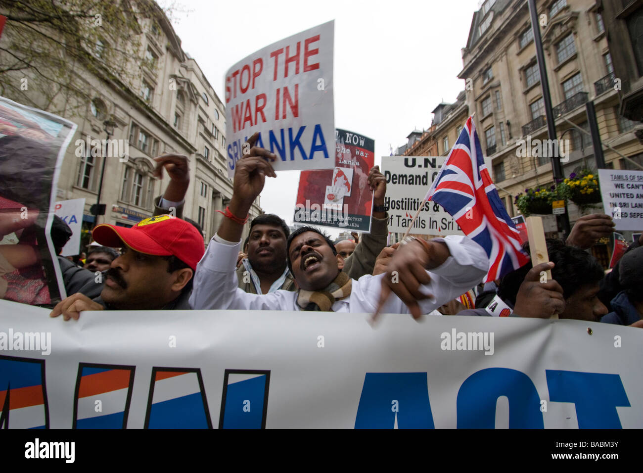 Die ethnische tamilische Gemeinschaft in Großbritannien marschiert in London, Großbritannien, um gegen den anhaltenden Völkermord-Krieg in Sri Lanka zu protestieren Stockfoto