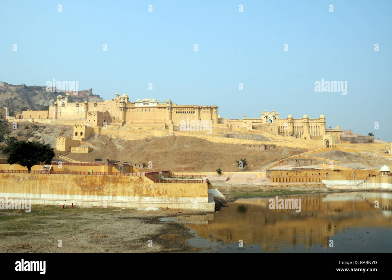 Die massiven Sandsteinmauern und Befestigungsanlagen des Amber Fort Stockfoto