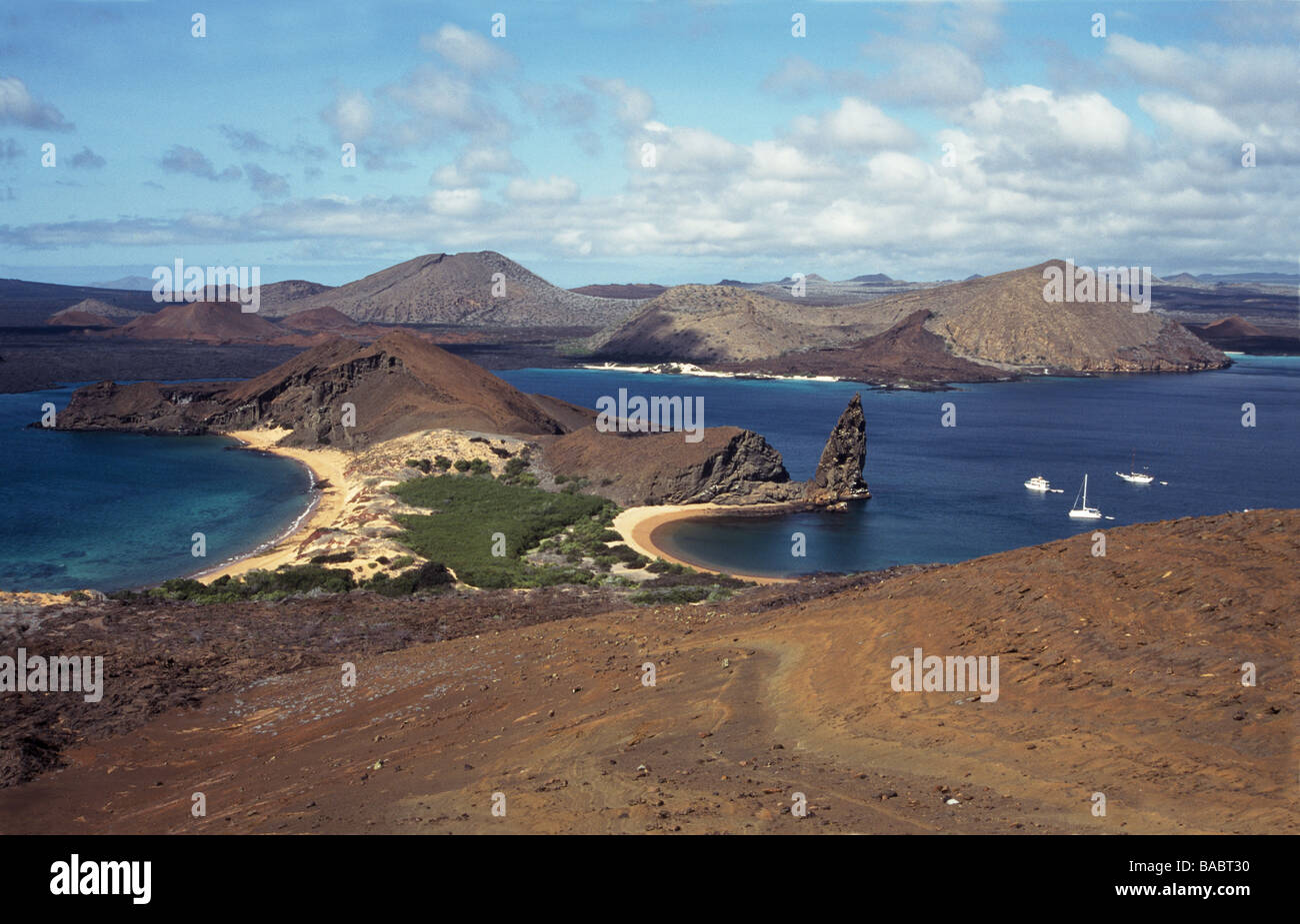 Galapagos-Islands.Bartholomew-Island.View von oben von der Insel in Richtung James Island. Stockfoto