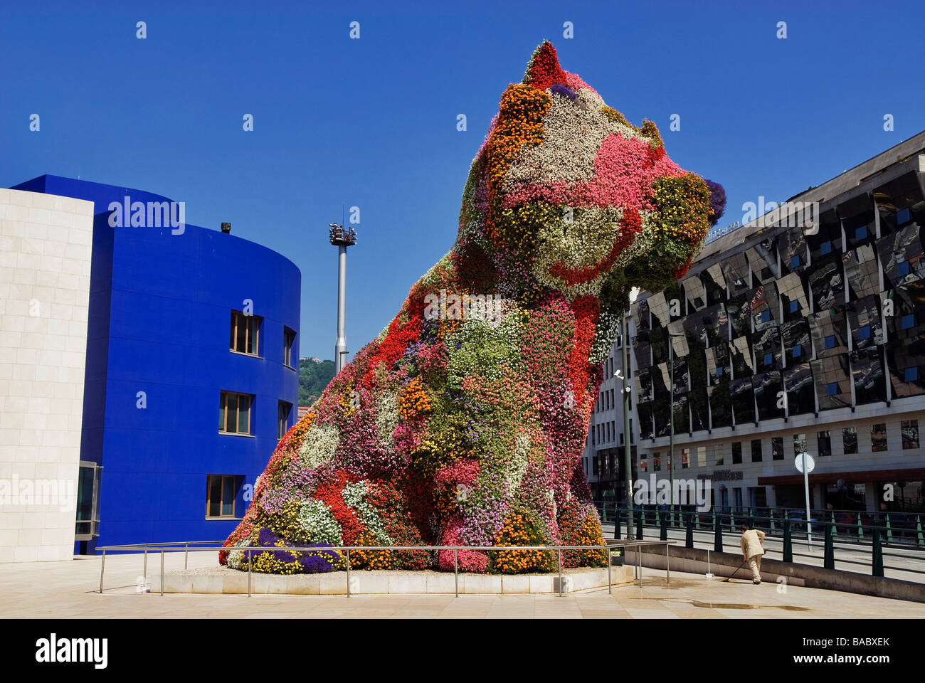 Spanien, Autobahninfrastruktur Provinz, spanischen Baskenland Bilbao, Welpen-Statue von Jeff Koons bestehend aus Tausenden von Begonien Stockfoto