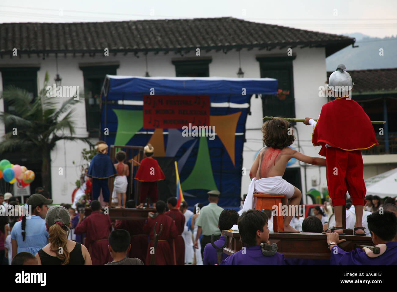 Easter Parade der Sänften mit Kindern spielen Szenen aus der Bibel, Kolumbien Stockfoto