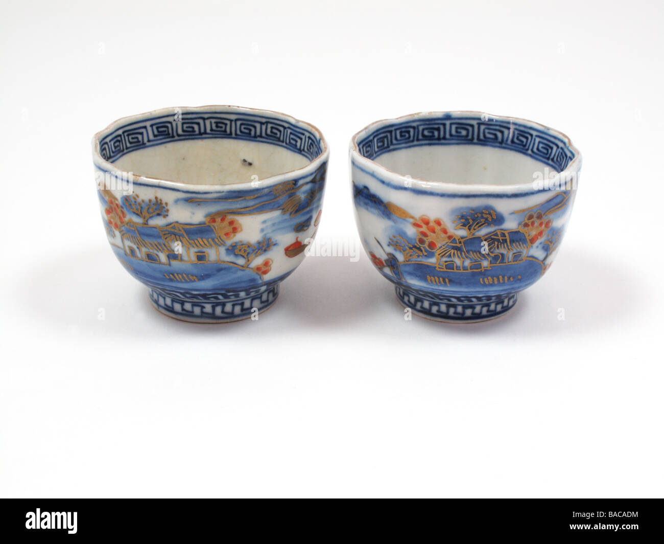 Antike japanische Keramik Willen Porzellantassen Stockfoto