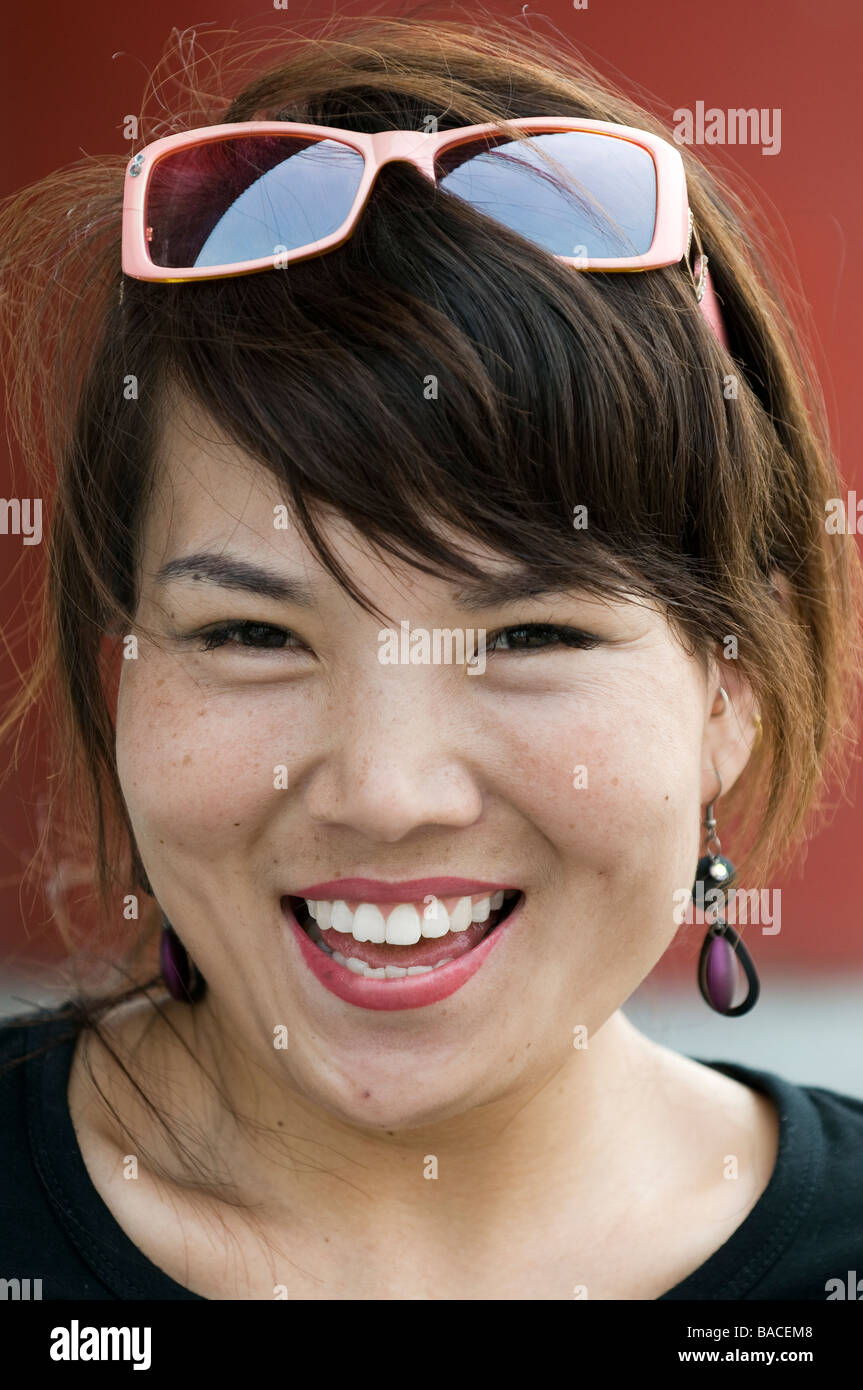 Moderne westlich orientierten jungen Frau chinesischen Touristen, Verbotene Stadt, Peking, China Stockfoto