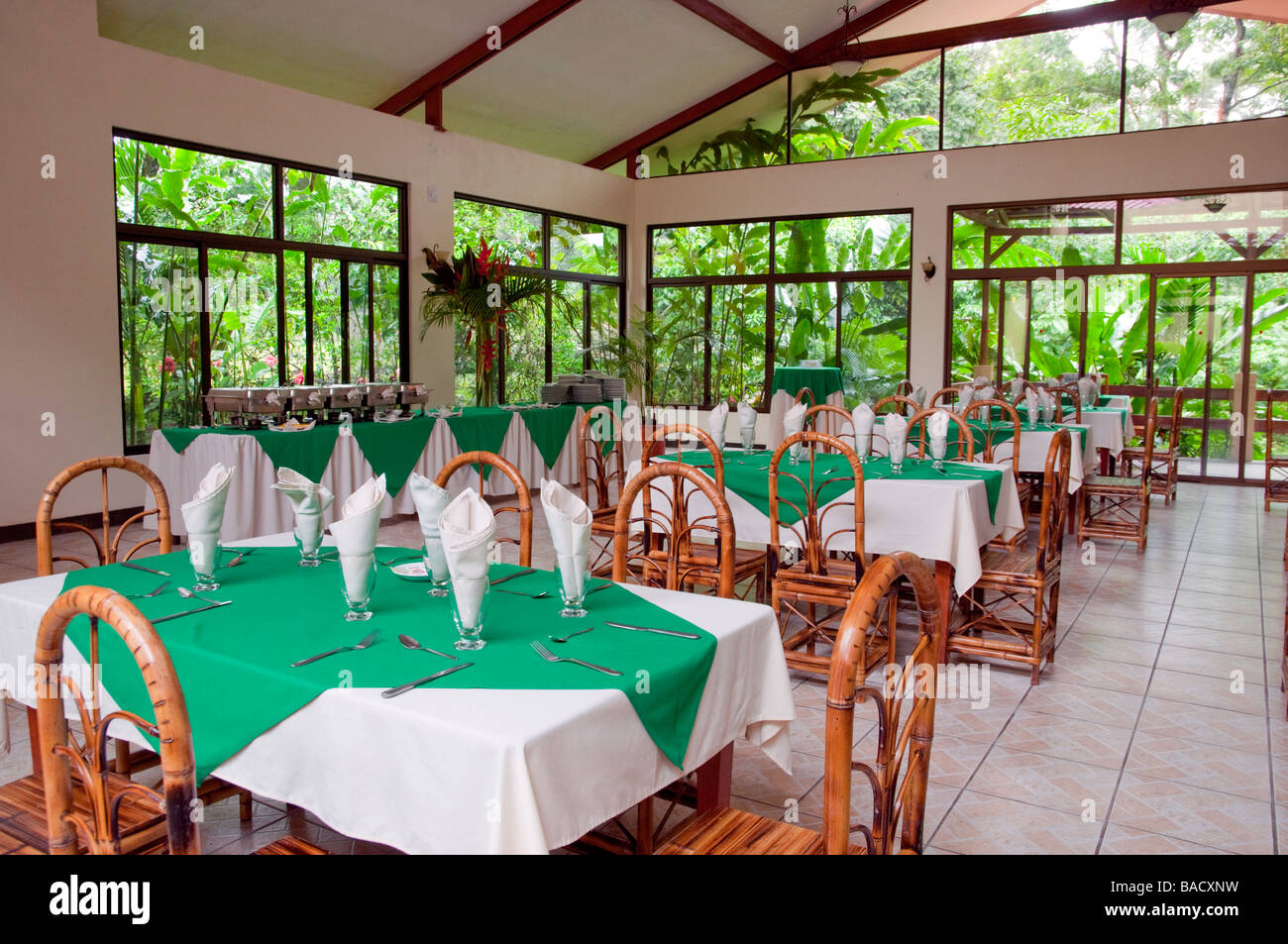 Das Interieur des Restaurants Kapok-Baum im östlichen Costa Rica Mittelamerika Stockfoto