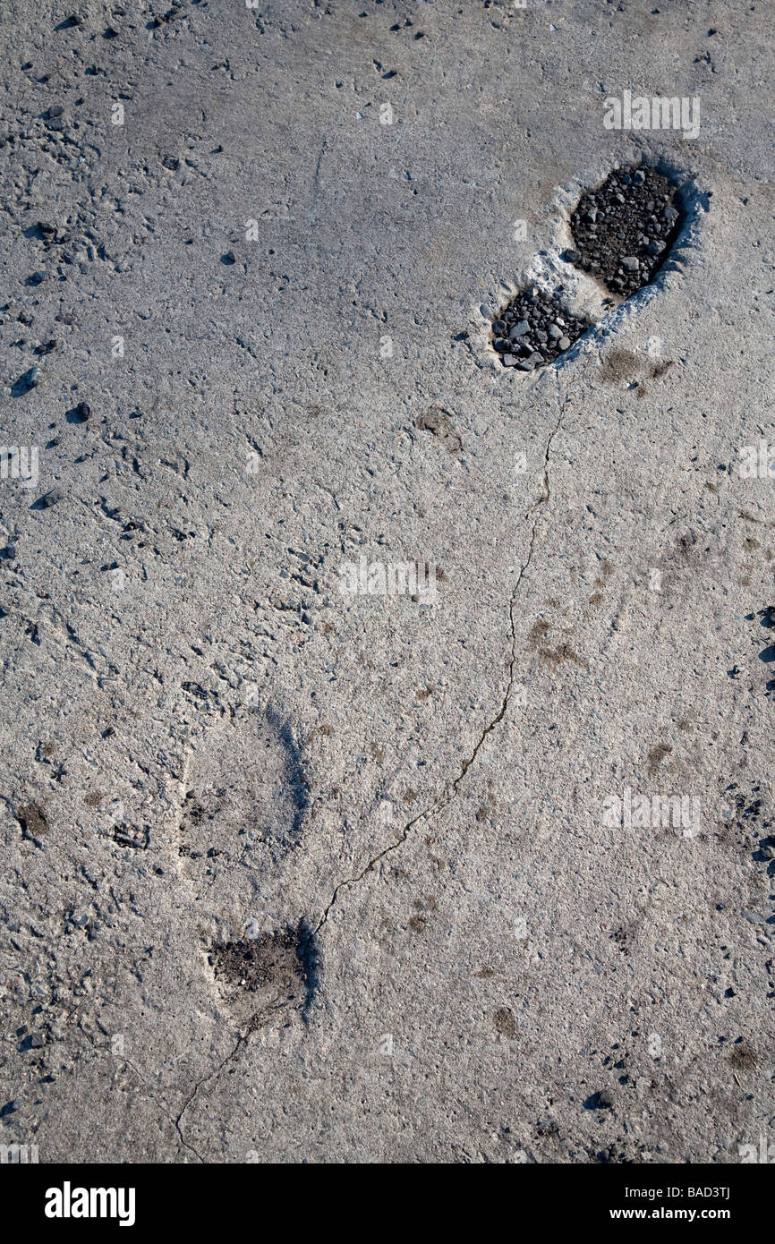 Fußabdrücke in Beton eingeprägt Stockfoto